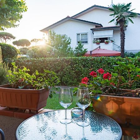 Apartment Holiday Versilia Camaiore Exterior foto